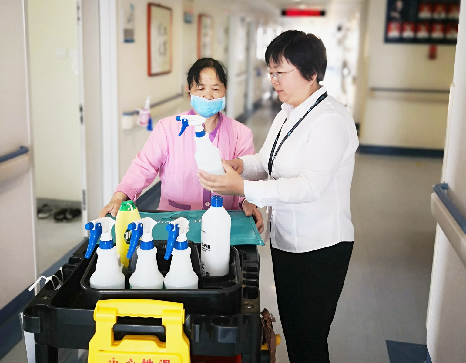 保洁体现着单位的态洁形象,是病人生命安全的第一道防护,在医疗机构更